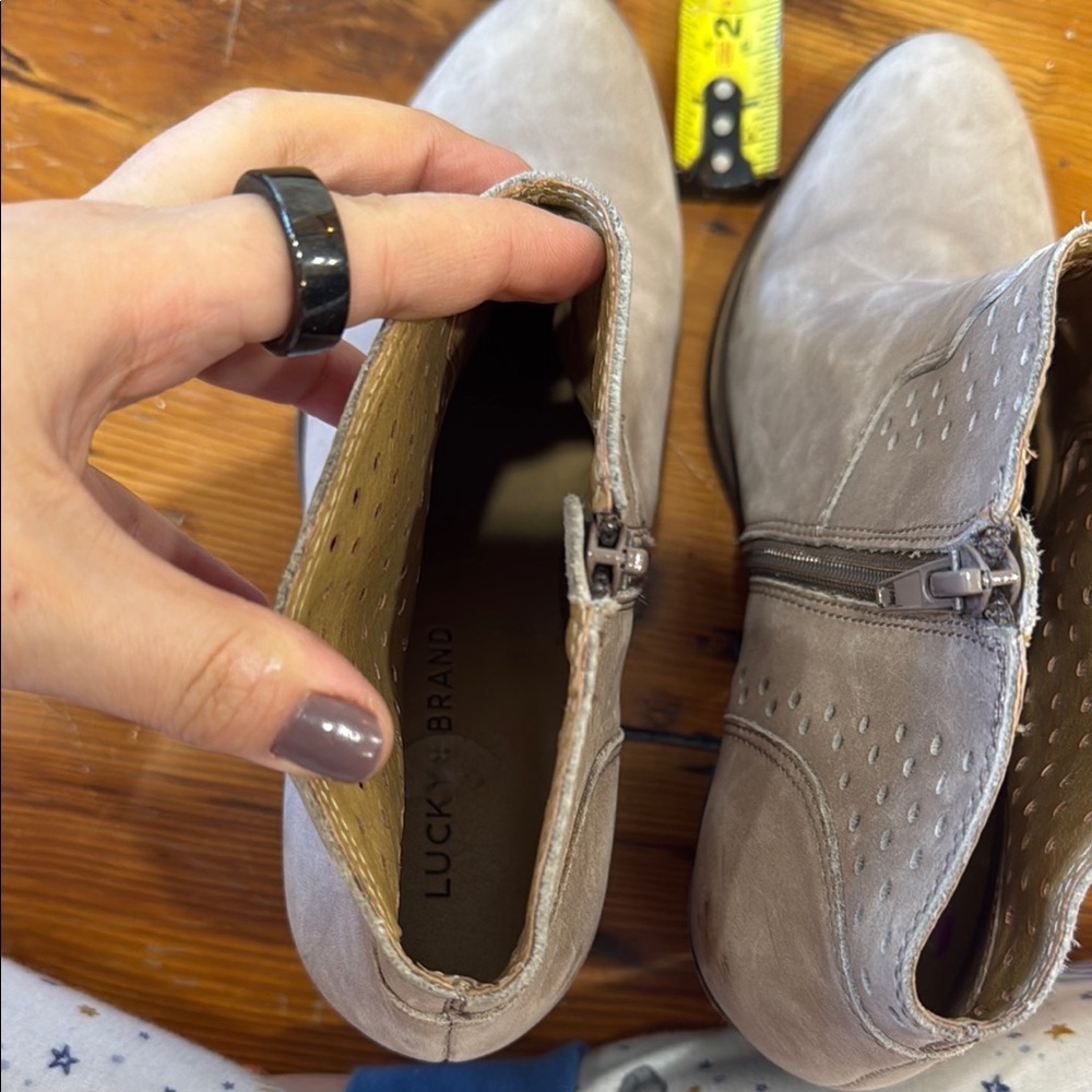 Lucky Brand Gray Tan Ankle Boots Cutout Design and Medium Stacked Heel Size 8.5 - Picture 10 of 10